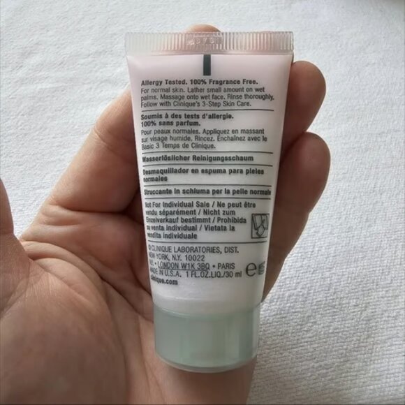 Clinique Cosmetic MakeUp Bag and 3 Pc Makeup Remover Foaming Cleanser Kit - Picture 8 of 12